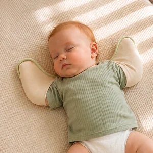 Close view of the Bolero Swaddle's upper-body fit